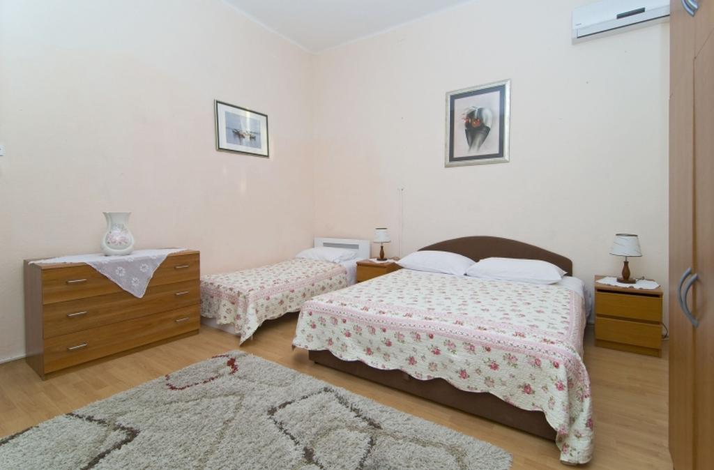 Apartment Vedrana Split Room photo